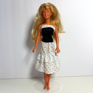 Hasbro vintage Maxi doll with white and black vintage dress